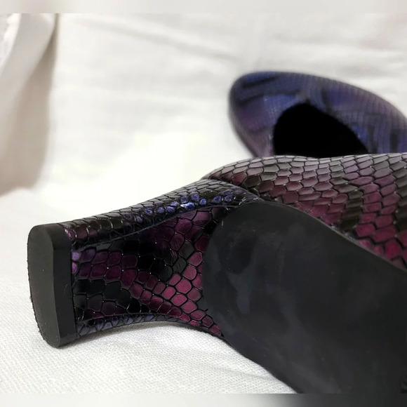 Stuart Weitzman Womens‎ Iridescent Purple Snake Print Leather Heels 9.5N NWOB - Picture 9 of 15